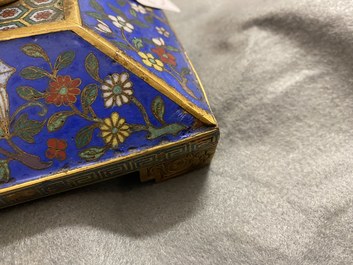 Een Chinese cloisonn&eacute; bureauset, 19e eeuw