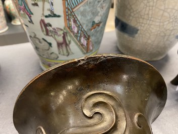 Un vase de forme 'zun' &agrave; d&eacute;cor zoomorphe en bronze, Chine, Kangxi