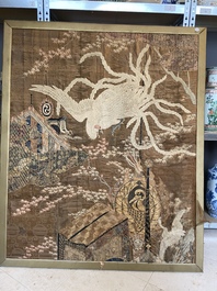 Un grand panneau en broderie de soie &agrave; d&eacute;cor d'un ph&eacute;nix, Japon, Meiji, 19&egrave;me