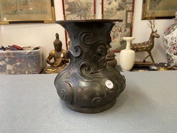 Un vase de forme 'zun' &agrave; d&eacute;cor zoomorphe en bronze, Chine, Kangxi