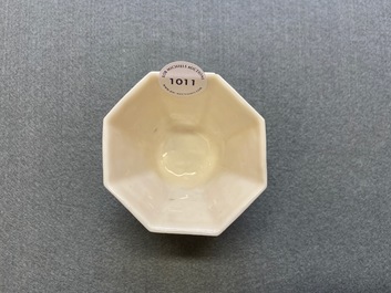 An octagonal Chinese Dehua bowl with incised floral design, Kangxi
