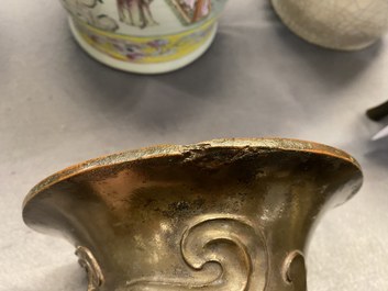 Een ongewone Chinese bronzen zo&ouml;morfe 'zun' vaas, Kangxi