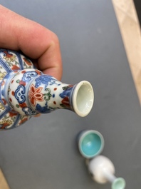 Un vase en porcelaine de Chine famille rose, un bol aux dragons et un vase wucai, R&eacute;publique