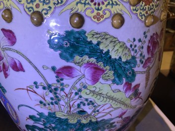 A Chinese famille rose 'ducks in a lotus pond' garden seat, 19th C.