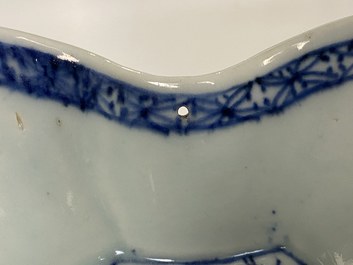 Un bol en porcelaine de Chine doucai, une bo&icirc;te &agrave; &eacute;pices en famille verte et une bo&icirc;te &agrave; th&eacute; en famille verte, Kangxi et apr&egrave;s