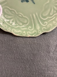 Een paar Japanse blauw-witte Arita kommen en een paar celadon 'herten' schotels, Edo, 18/19e eeuw