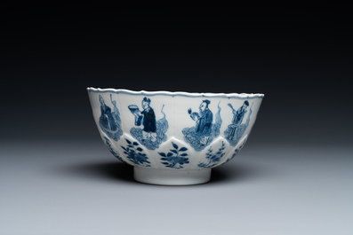 Un bol en forme de lotus en porcelaine de Chine en bleu et blanc &agrave; d&eacute;cor d'immortels, marque de Chenghua, Kangxi