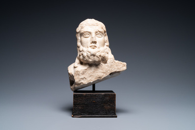 Een provinciaalse Romeinse marmeren buste van Zeus, 2/4e eeuw