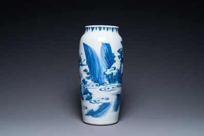 Un vase en porcelaine de Chine en bleu et blanc &agrave; d&eacute;cor d'Immortels dans un paysage, &eacute;poque Transition