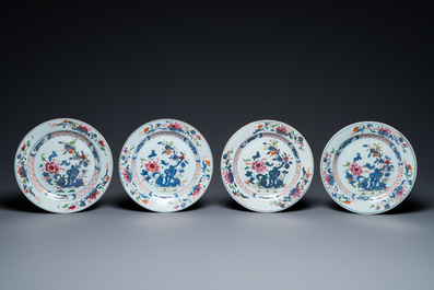 Seize assiettes en porcelaine de Chine en bleu et blanc, famille rose et de style Imari, Kangxi et apr&egrave;s