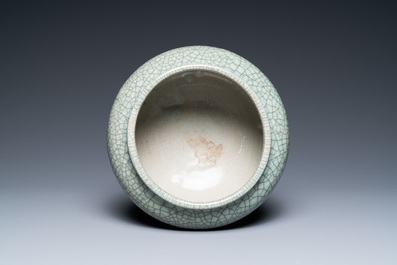 A Chinese crackle-glazed alms bowl, 19th C.