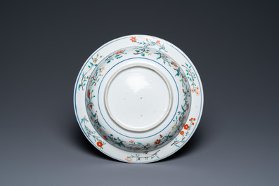 A Japanese Kakiemon basin with floral design, Edo, late 17th C.