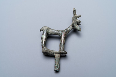 Une &eacute;pingle figurant un cerf en bronze, Luristan, Iran, 1er mill&eacute;naire av. J.-C.