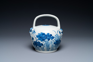 A Chinese blue and white lime pot for the Thai market, 19th C.