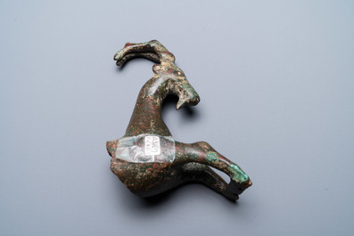 Een Luristaans bronzen fragment van een ram, Iran, 1e millennium v.C.