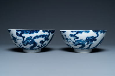 A pair of Chinese 'Bleu de Hue' bowls for the Vietnamese market, 20th C.