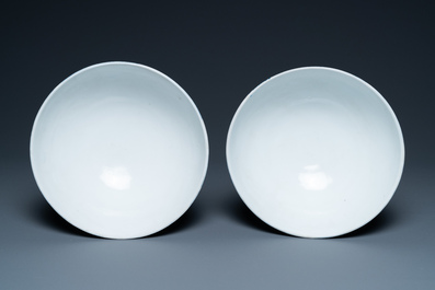 A pair of Chinese 'Bleu de Hue' bowls for the Vietnamese market, 20th C.