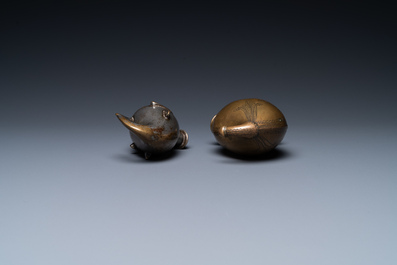 Deux bases de narguil&eacute;s portatives en bronze, Inde, 19&egrave;me