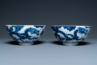 A pair of Chinese 'Bleu de Hue' bowls for the Vietnamese market, 20th C.