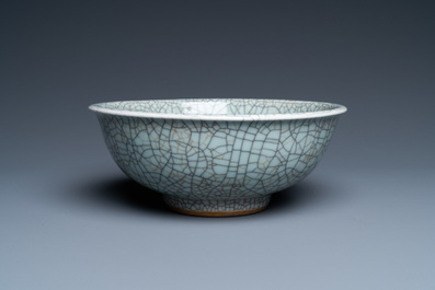 A Chinese 'geyao' crackle-glazed bowl, Yongzheng/Qianlong