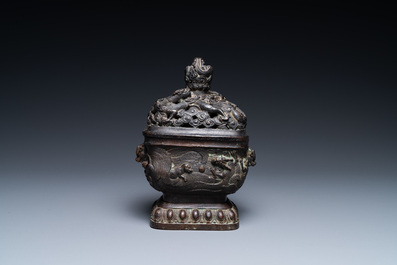 Un br&ucirc;le-parfum en bronze figurant des animaux mythiques, Chine, 17&egrave;me