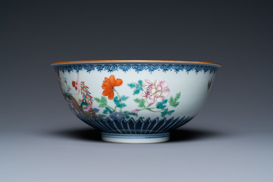 Un bol en porcelaine de Chine famille rose &agrave; d&eacute;cor de grues et d'un ph&eacute;nix, marque de Qianlong, 18/19&egrave;me