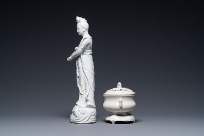 A Chinese Dehua blanc de Chine figure of Guanyin and a covered censer on stand, 18/19th C.