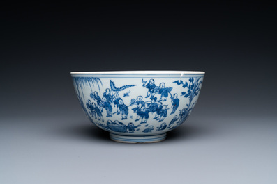 A Chinese blue and white '100 boys' bowl, Transitional period