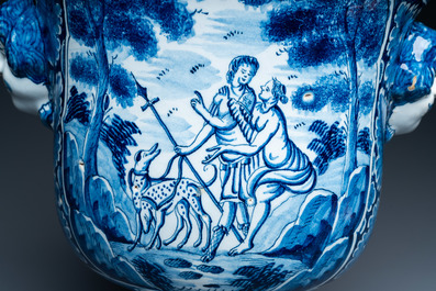 Une grande jardini&egrave;re en fa&iuml;ence de Delft en bleu et blanc &agrave; d&eacute;cor de 'V&eacute;nus et Adonis', 1&egrave;re moiti&eacute; du 18&egrave;me