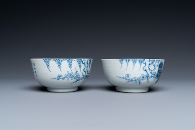 Une paire de bols en porcelaine de Chine 'Bleu de Hue' pour le Vietnam, marque 'La collection de Roushen', 19&egrave;me