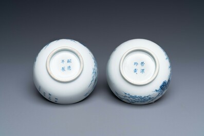 Une paire de bols en porcelaine de Chine 'Bleu de Hue' pour le Vietnam, marque 'La collection de Roushen', 19&egrave;me