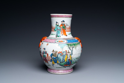 A Chinese famille rose vase with narrative design, 19/20th C.