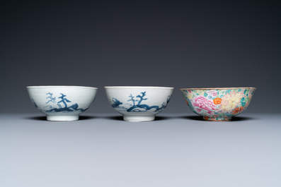 A pair of Chinese blue and white 'Nanking Cargo' bowls and a famille rose millefleurs bowl, 18/19th C.