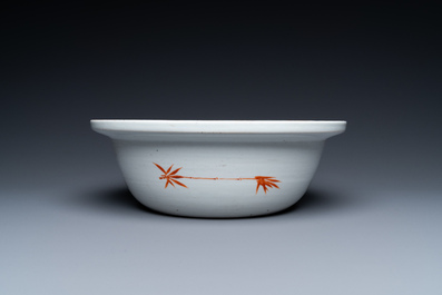 Un grand bol en porcelaine de Chine qianjiang cai, R&eacute;publique