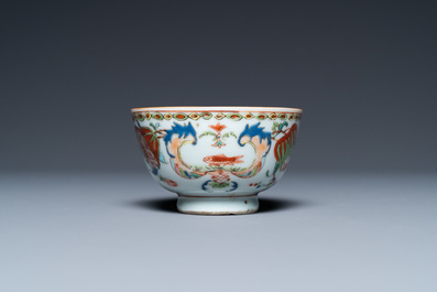 Une tasse et soucoupe en porcelaine de Chine famille rose &agrave; d&eacute;cor 'Pompadour',  Yongzheng/Qianlong