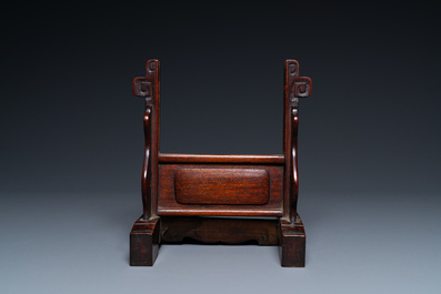 A Chinese famille rose dish and a qianjiang cai plaque signed Wang Ziqing mounted as a screen, Yongzheng and Republic