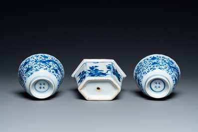 A Chinese hexagonal blue and white flower pot and two cups, Transitional period and later