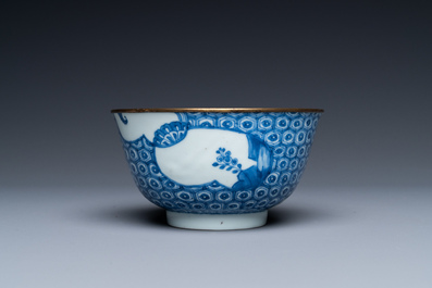 Un bol en porcelaine de Chine 'Bleu de Hue' pour le Vietnam, marque Nguyen, 19&egrave;me