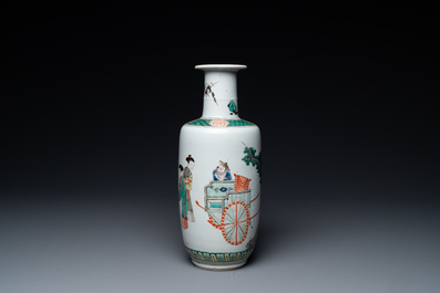 Un vase de forme rouleau en porcelaine de Chine famille verte, Kangxi