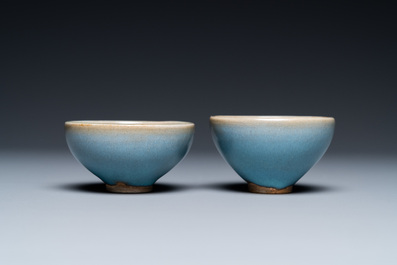 Deux bols de type junyao de style Song, Chine, probablement Qing