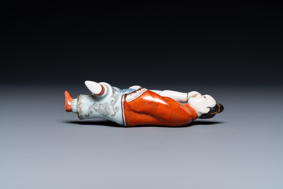 A Chinese polychrome porcelain 'reclining lady' snuff bottle, 19th C.