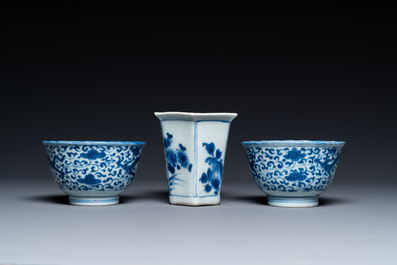 A Chinese hexagonal blue and white flower pot and two cups, Transitional period and later