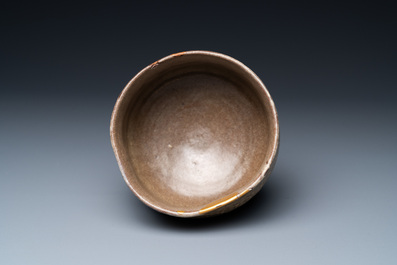 A Korean Buncheong stoneware teabowl, Joseon, 16/17th C.