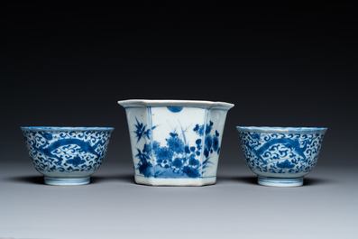 A Chinese hexagonal blue and white flower pot and two cups, Transitional period and later