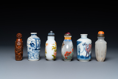 Six Chinese glass, porcelain, bamboo and agate snuff bottles, 19/20th C.