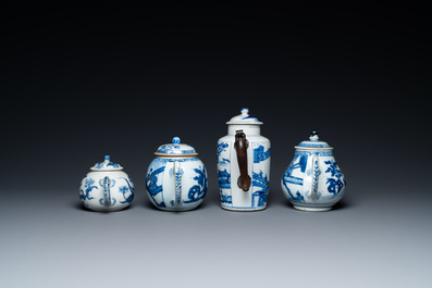 Vier Chinese blauw-witte theepotten, Kangxi