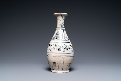 A Vietnamese or Annamese blue and white vase from the Hoi An shipwreck, 15/16th C.