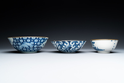 Sept pi&egrave;ces en porcelaine de Chine 'Bleu de Hue' pour le Vietnam, 19&egrave;me