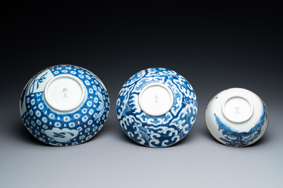 Sept pi&egrave;ces en porcelaine de Chine 'Bleu de Hue' pour le Vietnam, 19&egrave;me