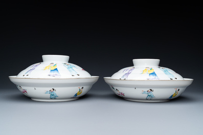 Une paire de bols couverts en porcelaine de Chine famille rose, marque et &eacute;poque de Guangxu